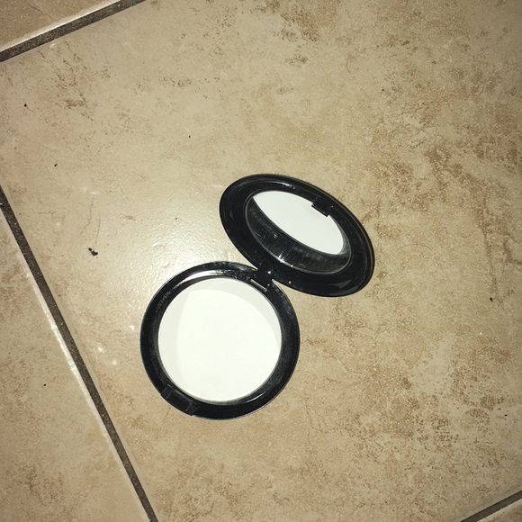 Mac finishing powder - Picture 2 of 2